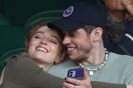 Phoebe Dynevor und Pete Davidson Anfang Juli in Wimbledon Phoebe Dynevor und Pete Davidson Anfang Juli in Wimbledon