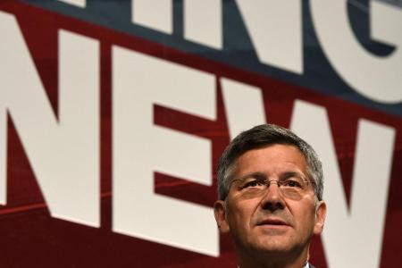 Bayern-Präsident Hainer unterstützt Gehaltsobergrenze im Fußball Bayern-Präsident Hainer unterstützt Gehaltsobergrenze im Fußball
