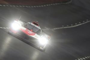 Le Mans: Flörsch scheidet aus - Doppelführung für Toyota