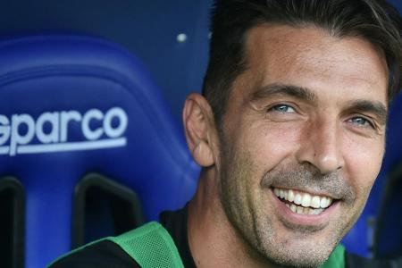 Nach 20 Jahren: Buffon feiert Parma-Comeback und patzt Nach 20 Jahren: Buffon feiert Parma-Comeback und patzt
