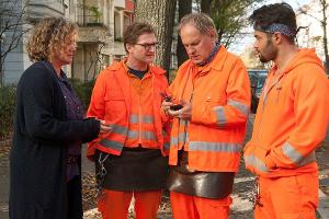 "Die Drei von der Müllabfuhr": "Käpt´n" Werner Träsch (Uwe Ochsenknecht, 2. v. r.), Ralle (Jörn Hentschel) und Tarik (Aram A...