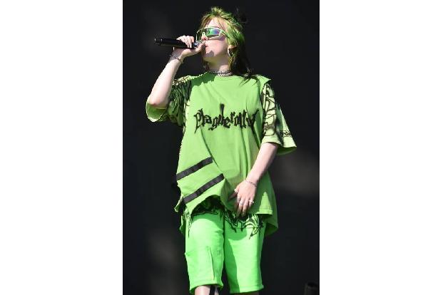 Billie Eilish hat sich im aktuellen Interview mit 'Elle' über ihre Depressionen geäußert und erklärt, sich zum ersten Mal se... Billie Eilish hat sich im aktuellen Interview mit 'Elle' über ihre Depressionen geäußert und erklärt, sich zum ersten Mal se...