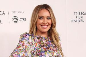 Hilary Duff teilt ein erstes Foto vom "How I Met Your Father"-Set