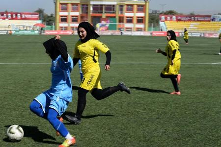 FIFPRO: Afghanische Fußballerinnen aus Kabul ausgeflogen FIFPRO: Afghanische Fußballerinnen aus Kabul ausgeflogen