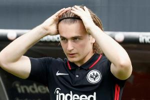 Frankfurt verleiht Akman und Otto