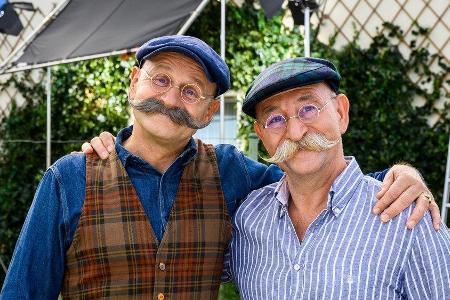 Nicht wiederzuerkennen: Oliver Stokowski (l.) hat sich für eine ZDF-Produktion eindrucksvoll in Horst Lichter verwandelt. Nicht wiederzuerkennen: Oliver Stokowski (l.) hat sich für eine ZDF-Produktion eindrucksvoll in Horst Lichter verwandelt.