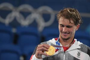 Goldener Glanz beim FC Bayern: Zverev bei der Teampräsentation