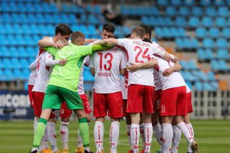 Jahn mit Ausnahmegenehmigung: 5324 Zuschauer gegen Schalke Jahn mit Ausnahmegenehmigung: 5324 Zuschauer gegen Schalke