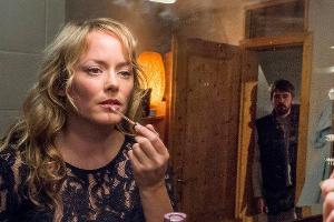 "Königin der Nacht": Wenn Inge (Silke Bodenbender) sich für den Job bereit macht, ist das wie ein Übergang von einem zum and...