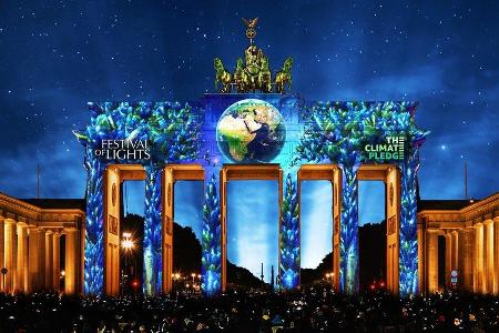 So soll das Brandenburger Tor ab 3. September für zehn Tage jeden Abend erstrahlen - als Erinnerung, nachhaltiger mit der Er... So soll das Brandenburger Tor ab 3. September für zehn Tage jeden Abend erstrahlen - als Erinnerung, nachhaltiger mit der Er...