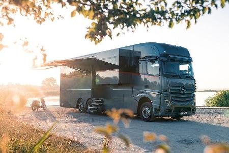 Die Marke Dembell zeigt einen luxuriösen Liner auf Basis des Mercedes Actros. Die Marke Dembell zeigt einen luxuriösen Liner auf Basis des Mercedes Actros.