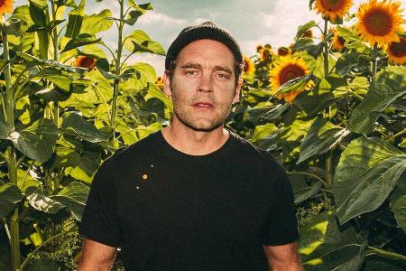 Bosse veröffentlicht sein mittlerweile achtes Studioalbum. Bosse veröffentlicht sein mittlerweile achtes Studioalbum.