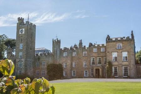 Haben Sie schon mal einen Urlaub auf einer echten Burg verbracht? Das ist im Pentre Castle im Norden von Wales möglich. Hier...