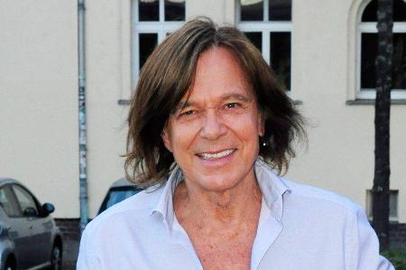 Schlagerstar Jürgen Drews log zu Beginn seiner Karriere über sein Alter. Schlagerstar Jürgen Drews log zu Beginn seiner Karriere über sein Alter.