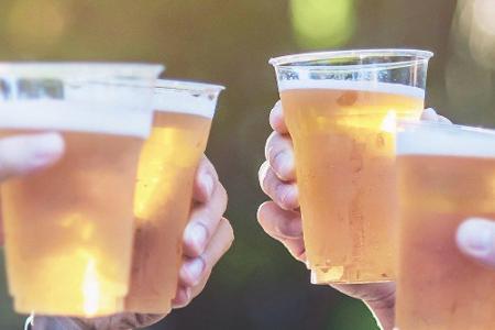 Wie der Biergarten-Besuch in Sachen Corona-Maßnahmen aktuell geregelt ist, erfahren Nutzer mit der App 
