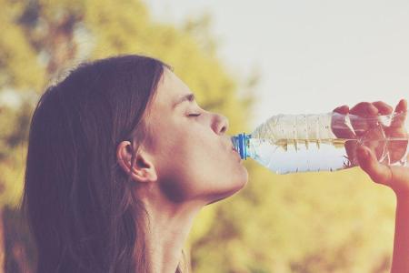 Und wer viel im Freien unterwegs ist, sollte auch das Trinken nicht vergessen. Die kostenlose App 