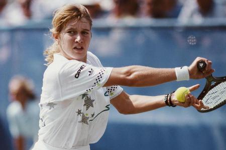 Steffi Graf ist die wohl beste deutsche Tennisspielerin aller Zeiten. Als bisher einzige Tennisspielerin überhaupt gelang ih... Steffi Graf ist die wohl beste deutsche Tennisspielerin aller Zeiten. Als bisher einzige Tennisspielerin überhaupt gelang ih...