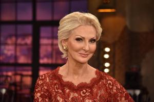 Désirée Nick lässt im Netz die Hüllen fallen 