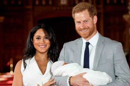 Mit ihr scheinen ihm die öffentlichen Termine wirklich Spaß zu machen: Prinz Harry und seine Ehefrau, Herzogin Meghan. 2019 ... Mit ihr scheinen ihm die öffentlichen Termine wirklich Spaß zu machen: Prinz Harry und seine Ehefrau, Herzogin Meghan. 2019 ...
