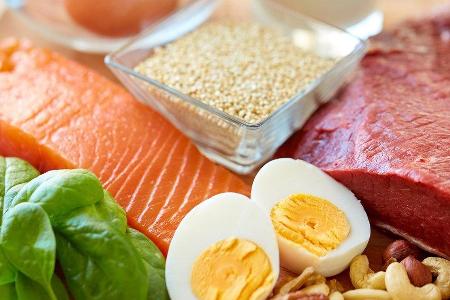 Nüsse, Fisch und mageres Fleisch sind hervorragende Proteinlieferanten. Nüsse, Fisch und mageres Fleisch sind hervorragende Proteinlieferanten.