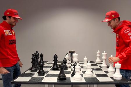 Carlos Sainz und Charles Leclerc liefern sich spannende Duelle im Schach