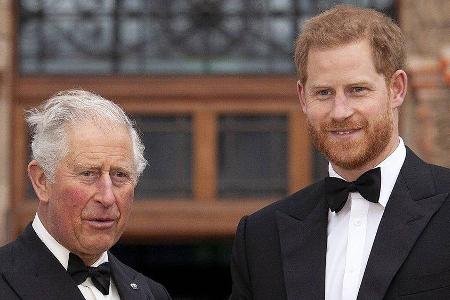 Prinz Charles und Prinz Harry bei einem Auftritt in London 2019. Prinz Charles und Prinz Harry bei einem Auftritt in London 2019.