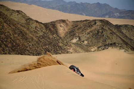 Französischer Fahrer bei Rallye Dakar bei Explosion an Fahrzeug verletzt Französischer Fahrer bei Rallye Dakar bei Explosion an Fahrzeug verletzt
