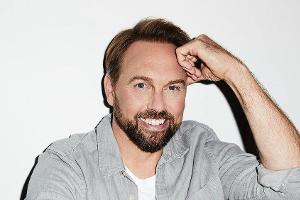 Moderator Steven Gätjen unterstützt das "The Masked Singer"-Rateteam.