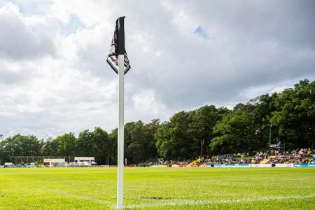 Fan-Ausschreitungen: Zweitliga-Spiel in den Niederlanden abgebrochen Fan-Ausschreitungen: Zweitliga-Spiel in den Niederlanden abgebrochen
