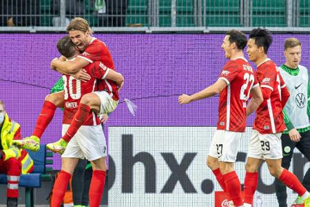 Weiter ungeschlagen: Freiburg verschärft Wolfsburger Krise Weiter ungeschlagen: Freiburg verschärft Wolfsburger Krise