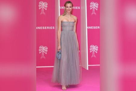 Nachwuchsschauspielerin Lilly Krug auf dem pinken Teppich bei den Nachwuchsschauspielerin Lilly Krug auf dem pinken Teppich bei den