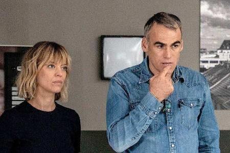 Ellen Berlinger (Heike Makatsch) und Martin Rascher (Sebastian Blomberg) wissen im neuen Ellen Berlinger (Heike Makatsch) und Martin Rascher (Sebastian Blomberg) wissen im neuen
