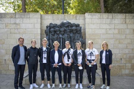 DFB-Delegation besucht Holocaust-Gedenkstätte Yad Vashem DFB-Delegation besucht Holocaust-Gedenkstätte Yad Vashem