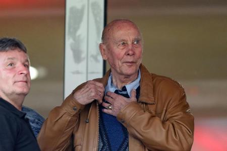 1954er Weltmeister Eckel nach Hüft-OP in Reha-Klinik 1954er Weltmeister Eckel nach Hüft-OP in Reha-Klinik