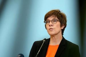 Kramp-Karrenbauer ehrt Olympia-Teilnehmer: "Sie können stolz sein"