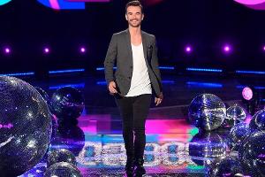 Florian Silbereisen heißt namhafte Gäste in seiner Show "Schlagerbooom" willkommen.