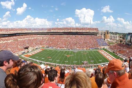 Platz 9: Darrell K Royal–Texas Memorial Stadium, USA - 100.119
