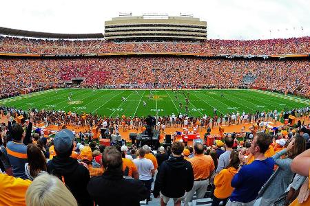 Platz 6: Neyland Stadium, USA - 102.455