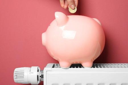 Heizen kann schnell zur Kostenfalle werden - mit diesen Tricks spart man sich bares Geld. Heizen kann schnell zur Kostenfalle werden - mit diesen Tricks spart man sich bares Geld.
