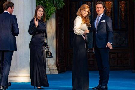 Jack Brooksbank, Prinzessin Eugenie, Prinzessin Beatrice und Edoardo Mapelli Mozzi (v.li.) besuchten gemeinsam eine Hochzeit. Jack Brooksbank, Prinzessin Eugenie, Prinzessin Beatrice und Edoardo Mapelli Mozzi (v.li.) besuchten gemeinsam eine Hochzeit.