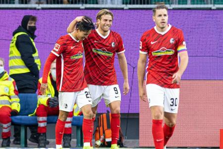 Freiburg erst nach Elfmeterschießen im Achtelfinale Freiburg erst nach Elfmeterschießen im Achtelfinale