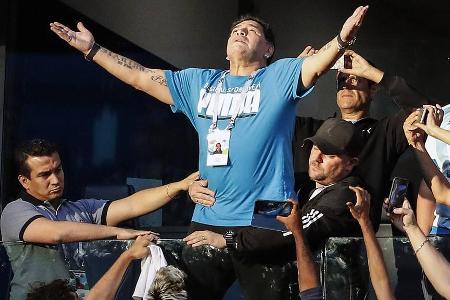 Diego Maradona ist im Alter von 60 Jahren gestorben. Zeit seines Lebens war der Argentinier nicht nur als Weltklasse-Fußball... Diego Maradona ist im Alter von 60 Jahren gestorben. Zeit seines Lebens war der Argentinier nicht nur als Weltklasse-Fußball...