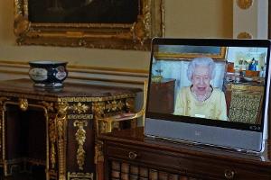 Queen Elizabeth II. in einem Videocall aus Schloss Windsor.