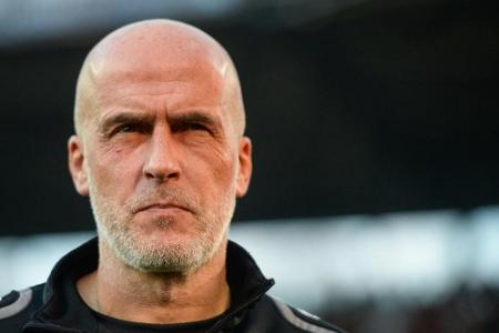 Nach Trennung von van Bommel: Frontzeck übernimmt vorläufig in Wolfsburg Nach Trennung von van Bommel: Frontzeck übernimmt vorläufig in Wolfsburg