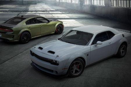 2023 Dodge Challenger SRT Super Stock und Charger SRT Hellcat mit SRT Black Appearance Package