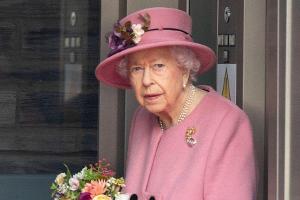 Nach einer abgesagten Nordirland-Reise hat die Queen eine Nacht in einem Krankenhaus verbracht.