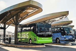 Durch Zukauf zum US-Busmarktführer