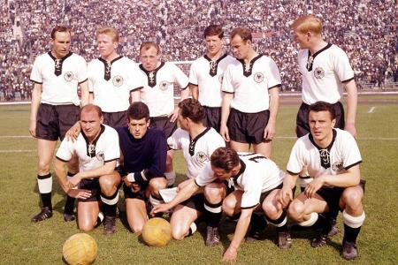 1962 tritt Seeler (obere Reihe, 3. v. li.) bei der WM zu seinem zweiten großen Turnier an. Das Ergebnis: ernüchternd. Trotz...