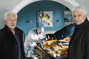 "Tatort: Dreams": Ivo Batic (Miroslav Nemec) und Franz Leitmayr (Udo Wachtveitl) fragen sich, wer den Flügel zerstört haben ...