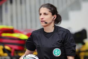 Premiere: Schiedsrichterinnen-Gespann bei Männern im Einsatz